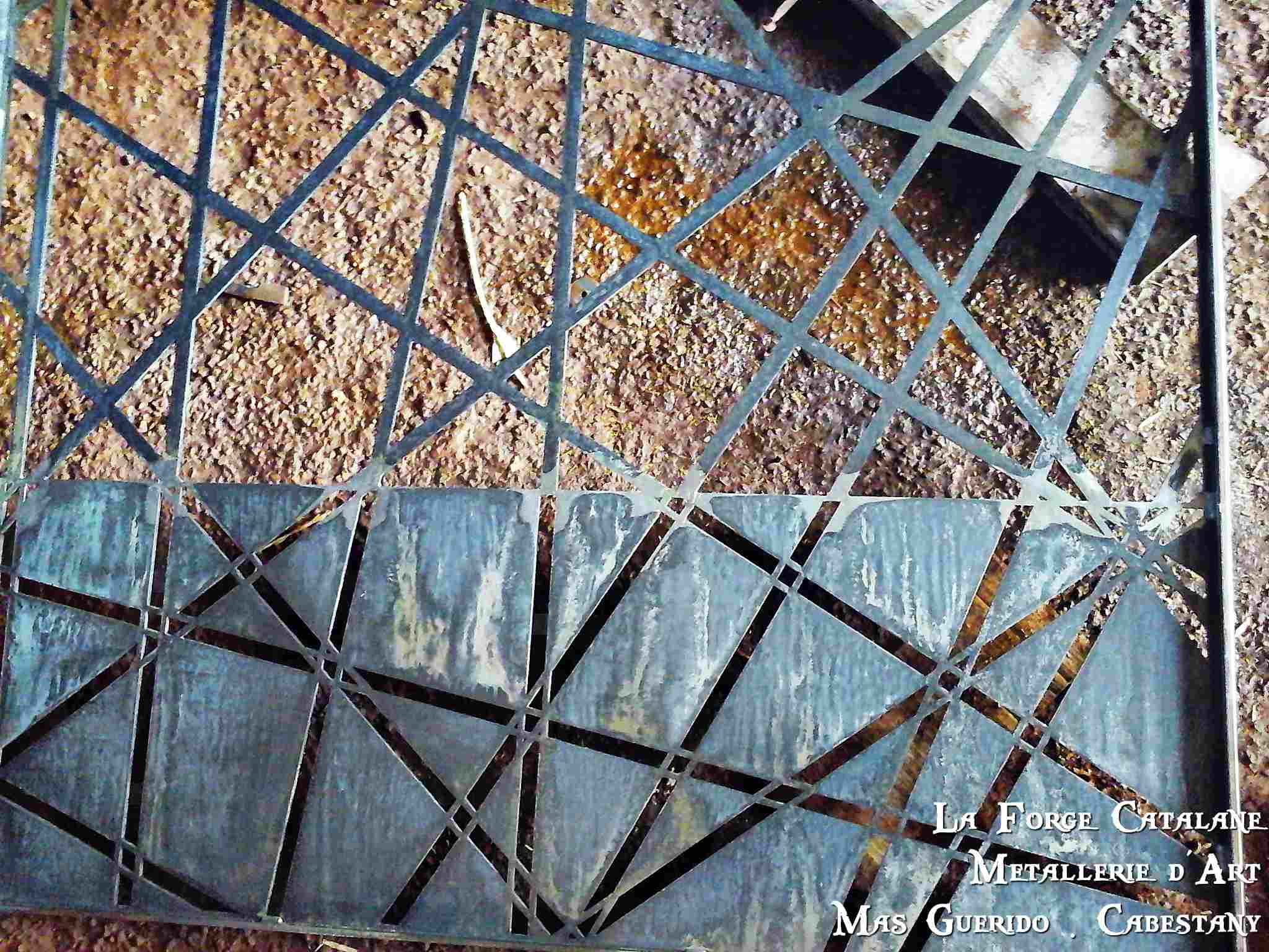 detail tole decoupe laser moif negatif fer forge catalane.jpg